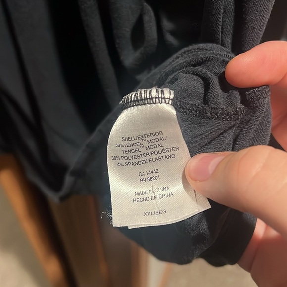 Basic Black V Neck - Picture 5 of 5